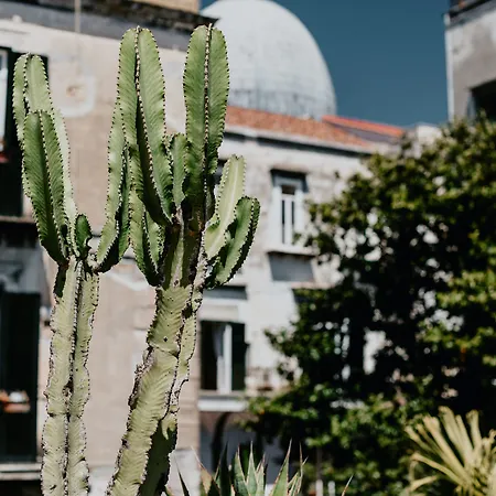 Costantinopoli 104 4*